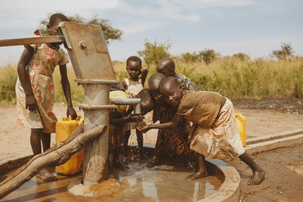 children_at_borehole_pump